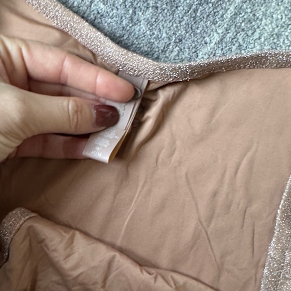 SKIMS Women's Sparkling Tan Bikini Set Bundle (3X and 4X) - Picture 5 of 5